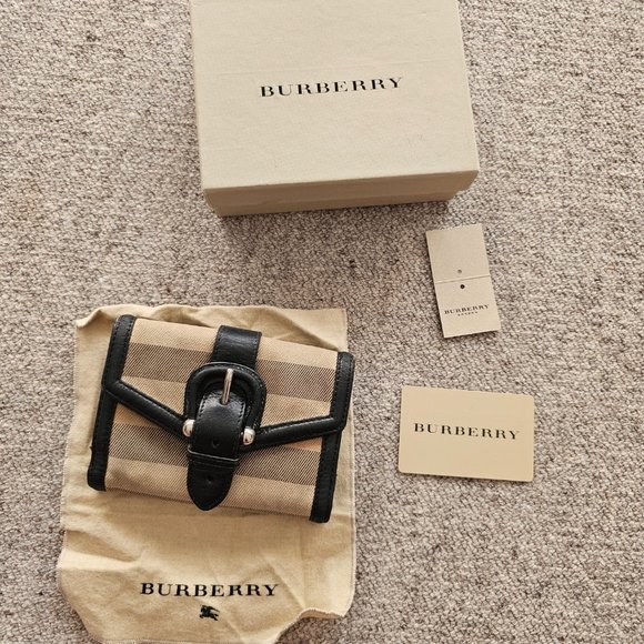 Preowned Burberry House Check Vintage Bifold  Wallet with original box, dust bag - Picture 2 of 16